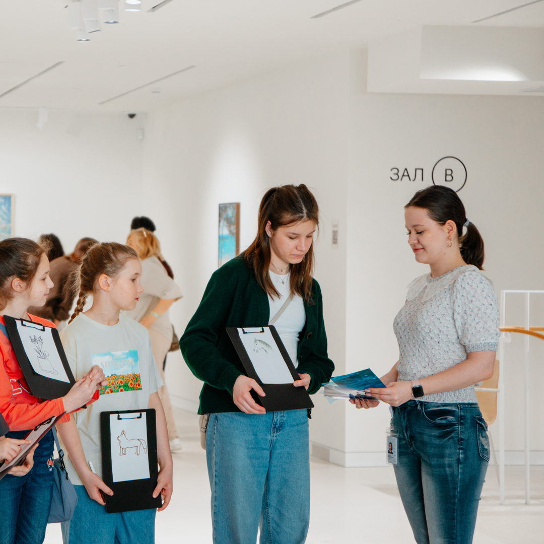 Школьные группы в Галерее «Виктория»